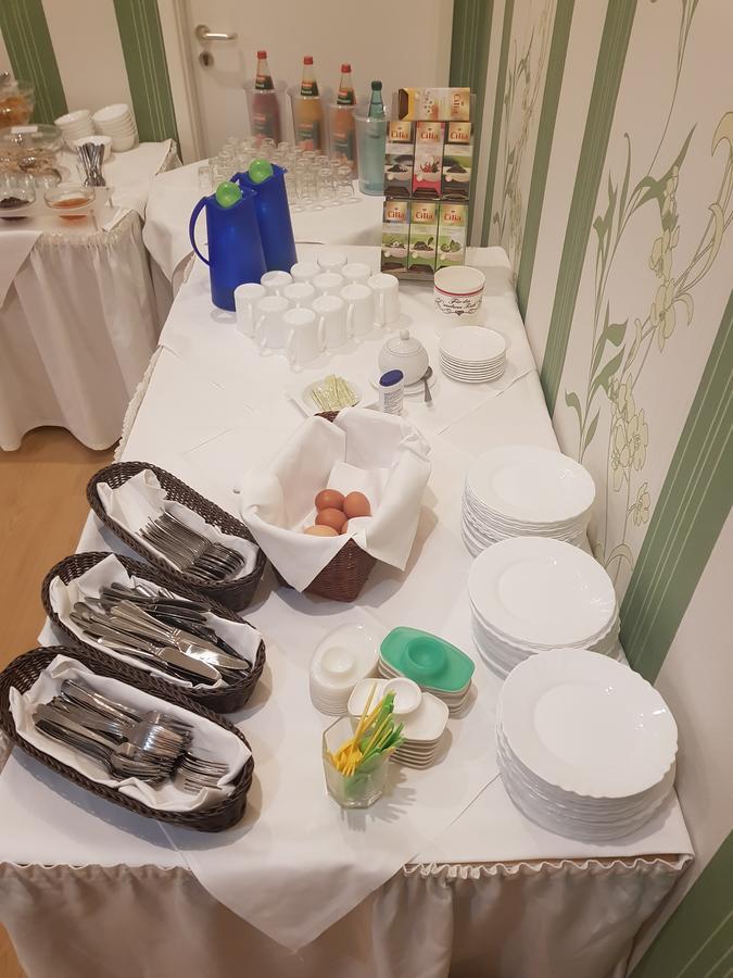 罗斯普兰酒店 阿尔滕堡 外观 照片