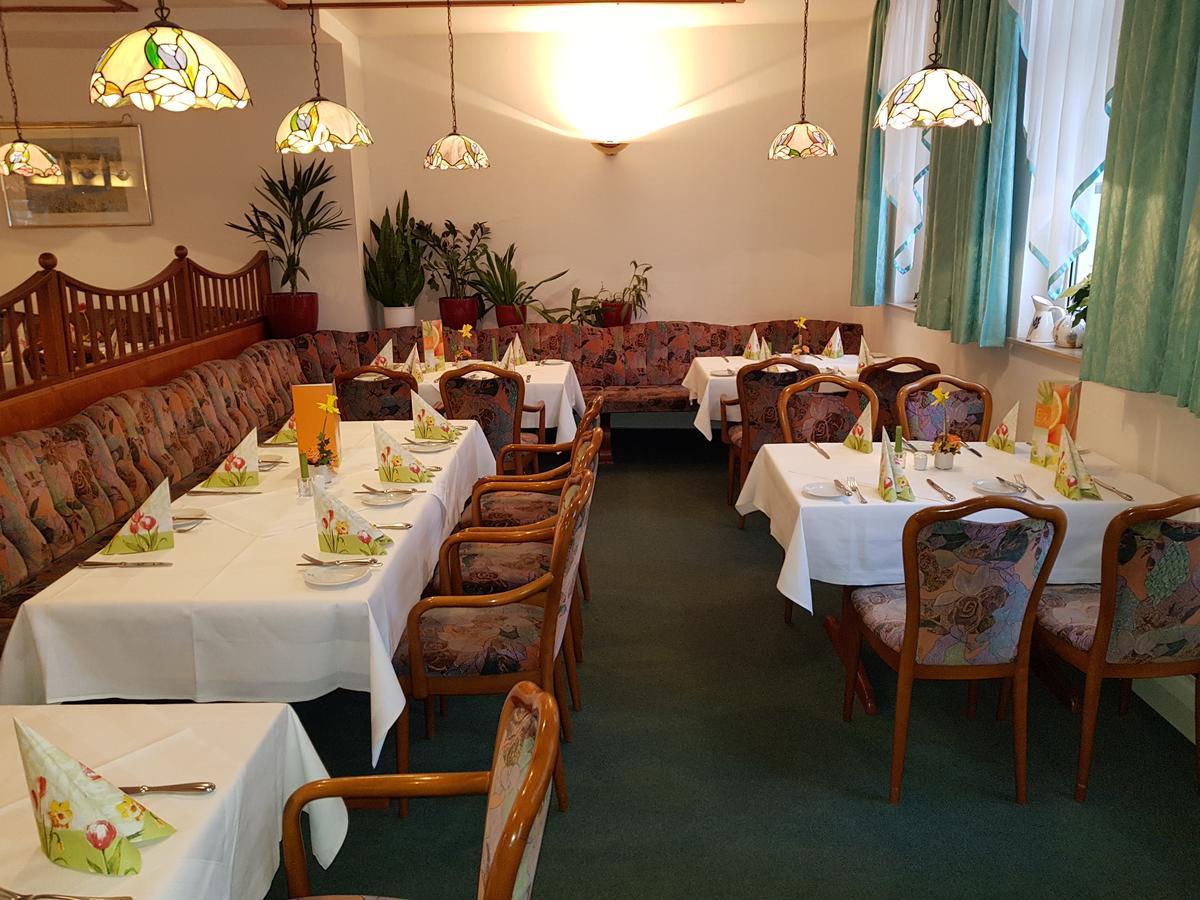 罗斯普兰酒店 阿尔滕堡 外观 照片